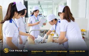 Đồng phục điều dưỡng, hộ sinh và y sĩ