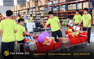 Đồng phục kho và nhân sự vận hành chuỗi cửa hàng BHX