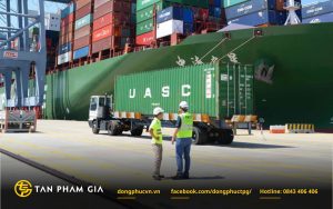 Uniforms for On-Site Delivery Staff at Warehouses, Ports, and Yards