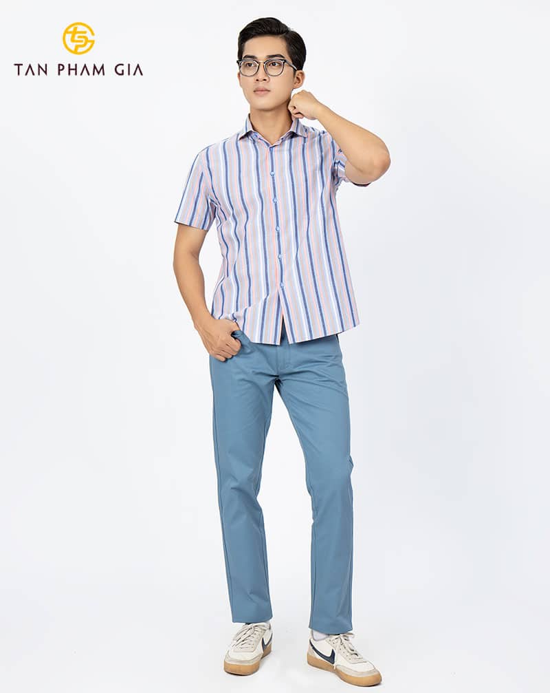 Sơ mi phối quần kaki