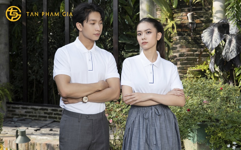 Áo lớp màu trắng 