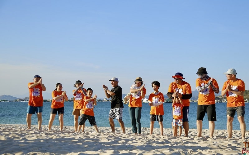 Áo thun đồng phục đi biển