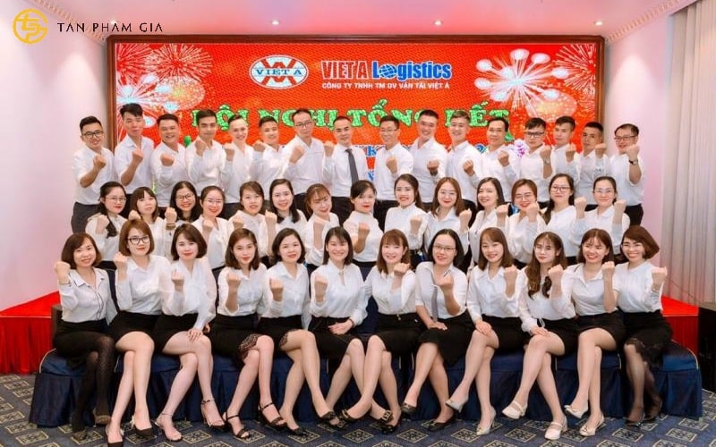 Áo đồng phục cho nhân viên chăm sóc khách hàng ngành Logistics