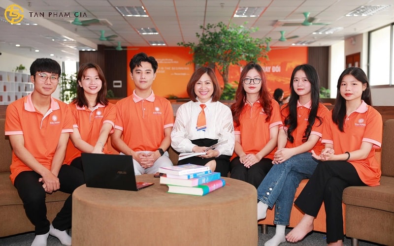 Đồng phục ngành Logistics dành cho chuyên viên thanh toán quốc tế