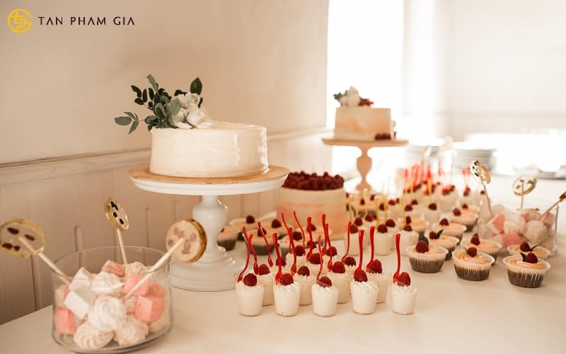 Màu nâu nhạt trong trang trí tiệc