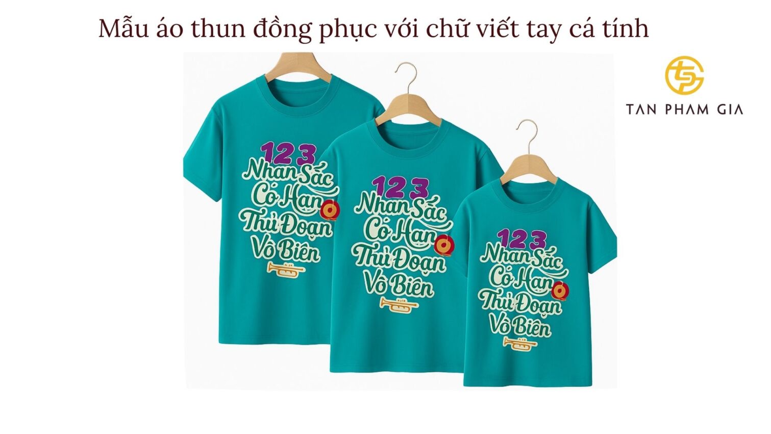 Mẫu áo thun đồng phục với chữ viết tay cá tính