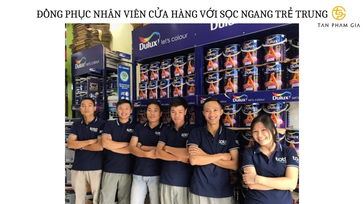 Mẫu áo thun đồng phục phối sọc vai