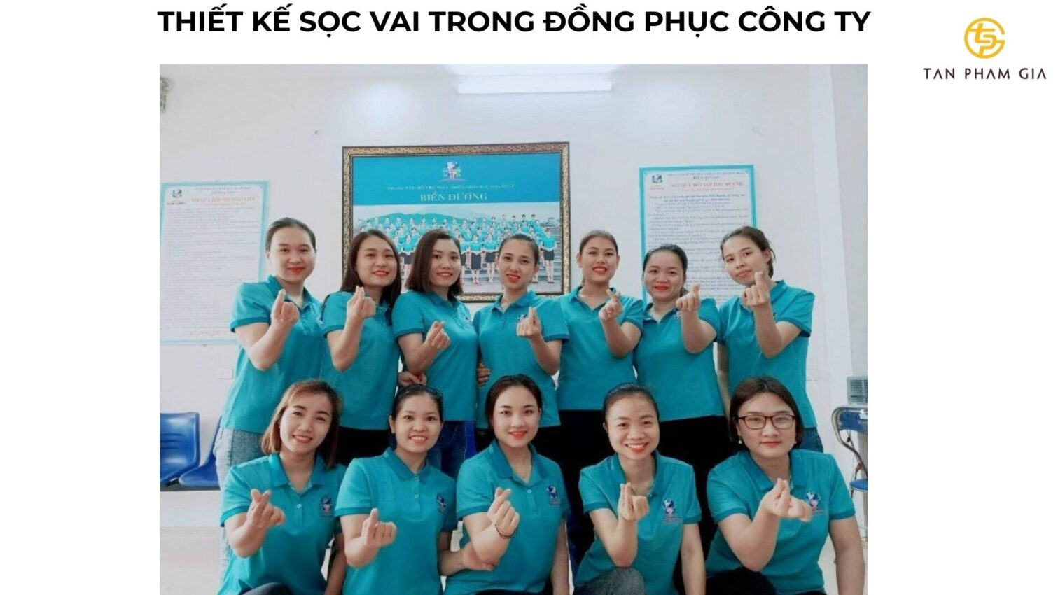 Mẫu áo thun đồng phục phối sọc vai