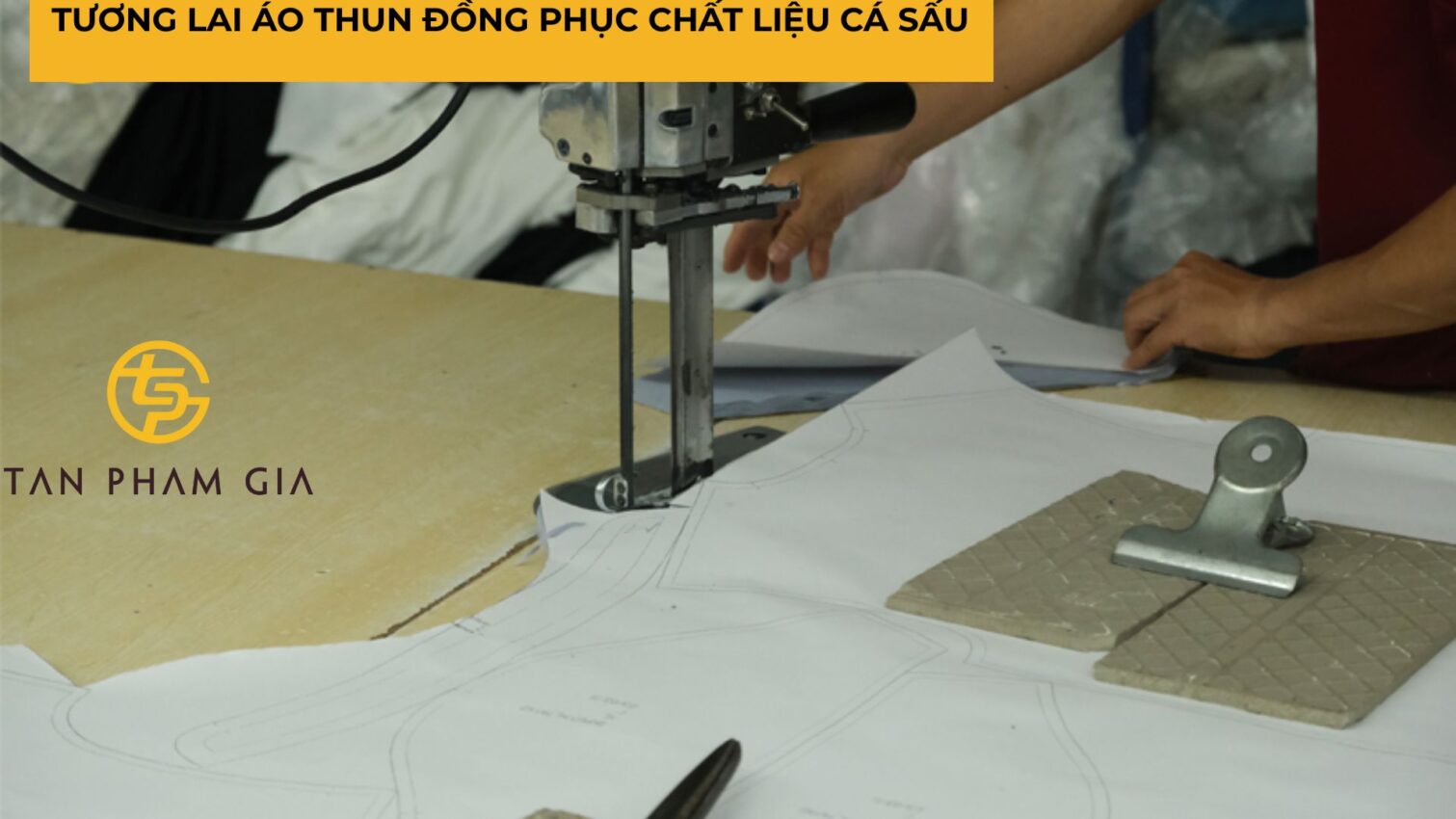 Áo thun đồng phục chất liệu cá sấu