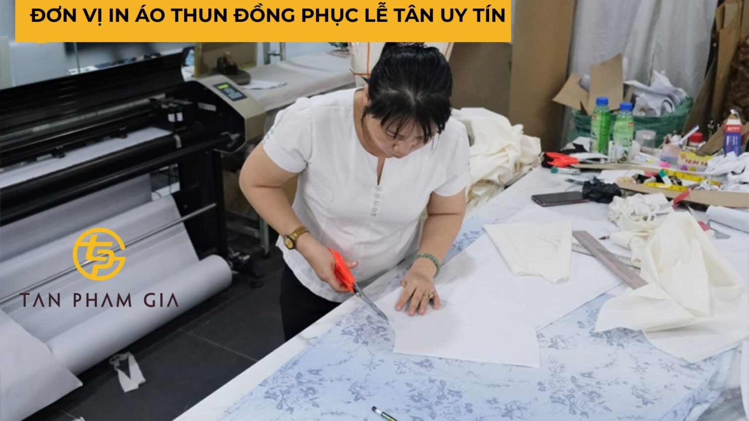 In áo thun đồng phục cho lễ tân