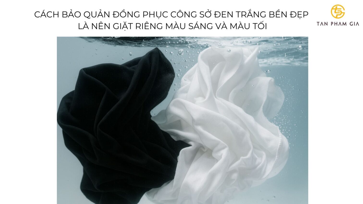 Đồng phục công sở nữ màu đen trắng