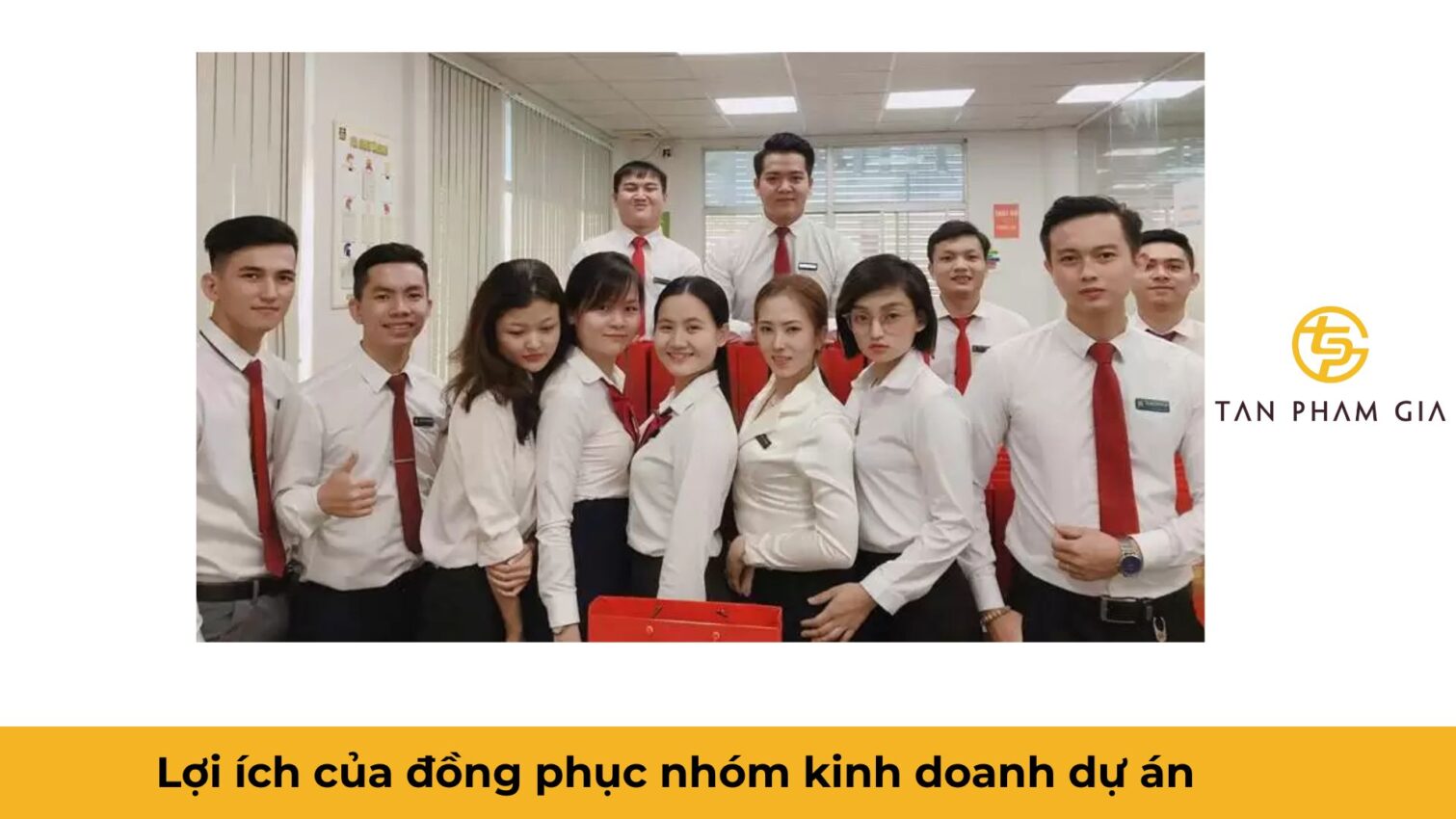 Mẫu áo đồng phục văn phòng cho nhân viên bất động sản