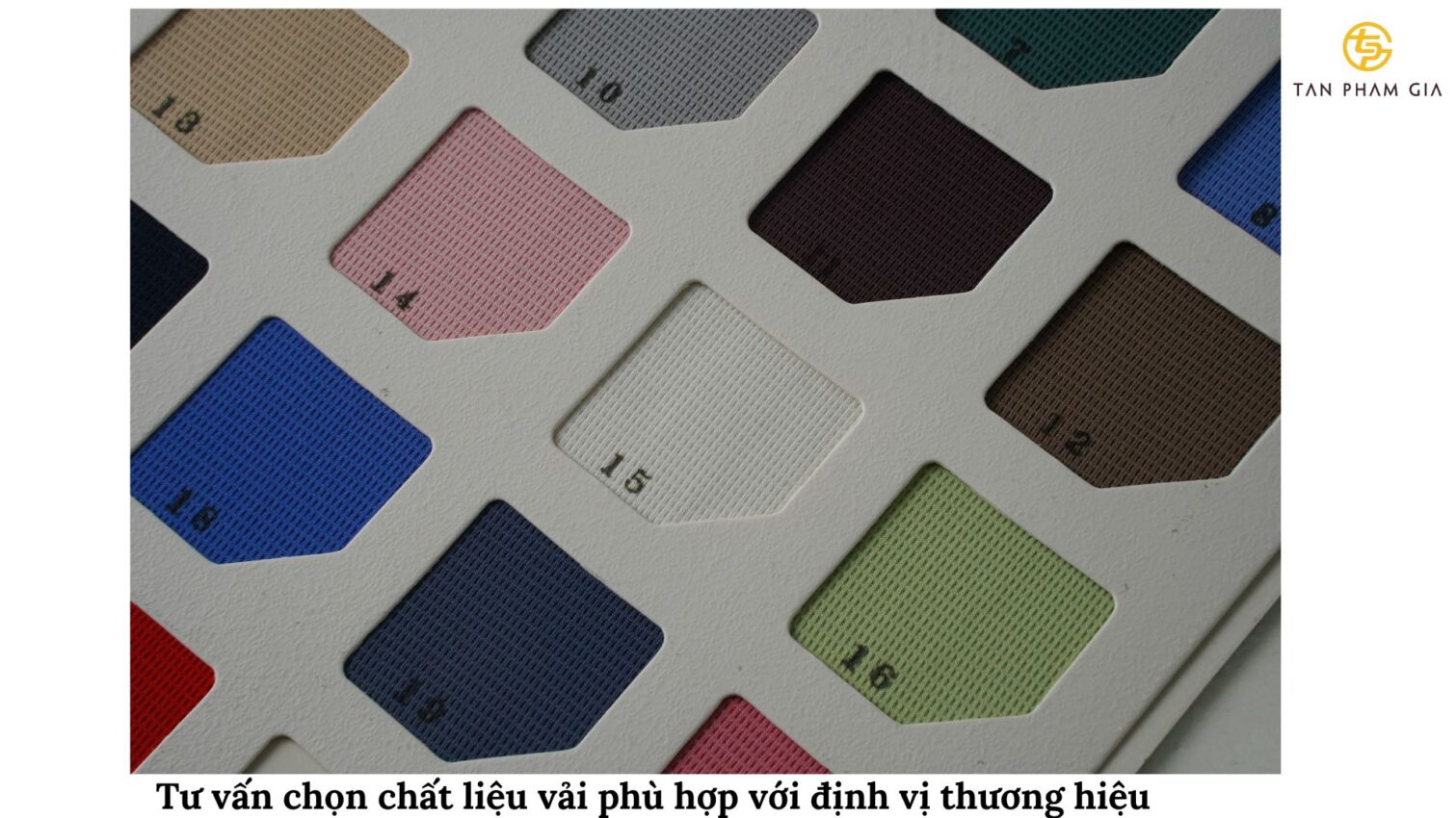 Công ty may sản xuất theo thương hiệu